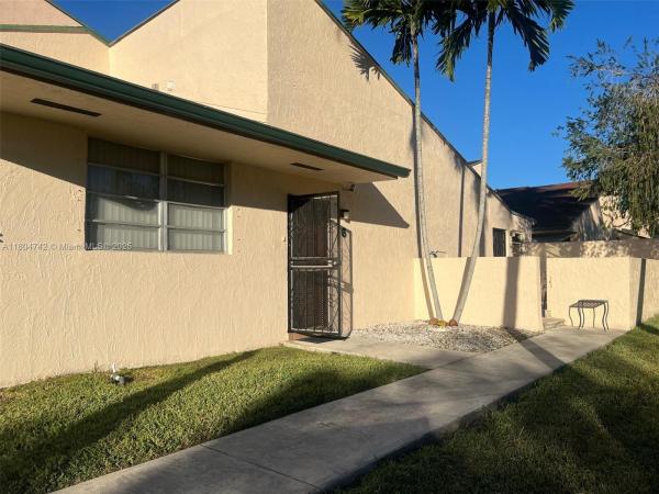 Oakview, 9195 Fontainebleau Blvd #6, Fountainebleau, Florida 33172, image 1