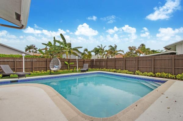 Hollywood Center, 405 SE 4th St, Dania Beach, Florida 33004, image 1