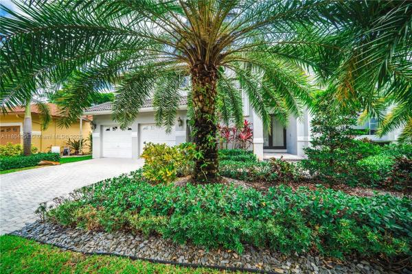 Malibu Pointe At Silver Lakes, 18201 NW 16th St, Pembroke Pines, Florida 33029, image 2