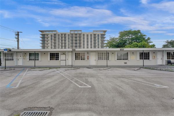1085 NE 126th St, Miami, Florida 33161, image 1