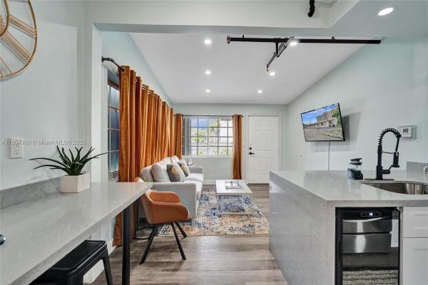 Dixianna Villas, 1085 NE 126th St, North Miami, Florida 33161, image 3