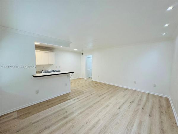 Golden Dreams, 65 Washington Ave #3, Miami Beach, Florida 33139, image 3