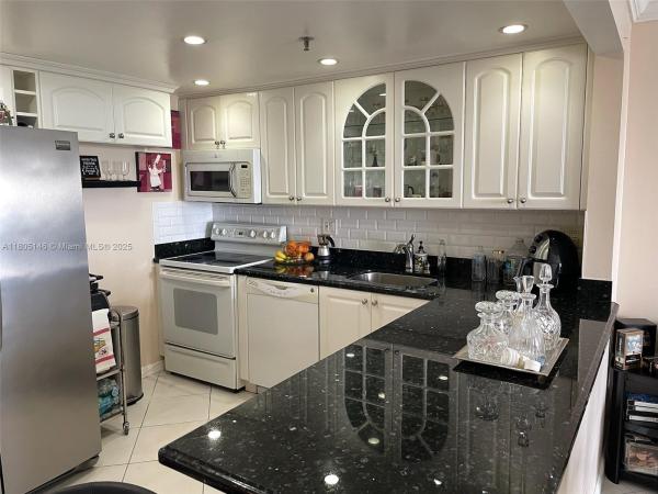 Oceanfront Plaza, 2625 Collins Ave #1409, Miami Beach, Florida 33140, image 3