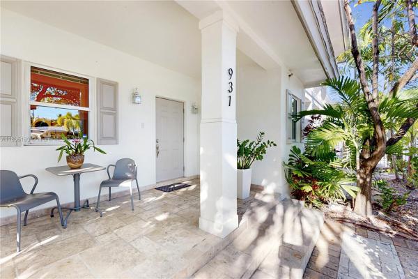 Roads End Village, 931 SW 11th St #H-1, Miami, Florida 33130, image 3