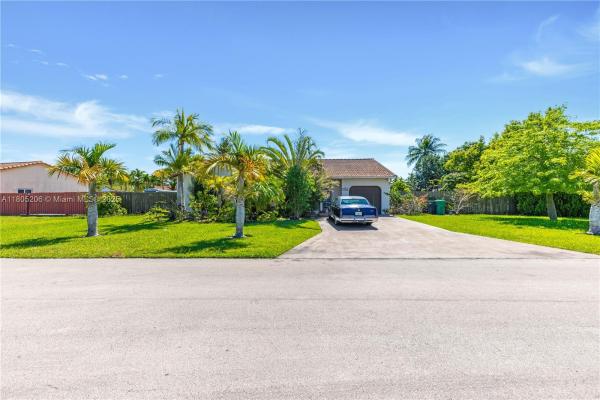 Estate Homes, 22041 SW 127th Ct, Goulds, Florida 33170, image 2