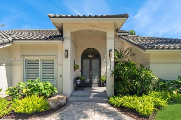 Kings Cove, 7395 SW 166th St, Palmetto Bay, Florida 33157, image 1