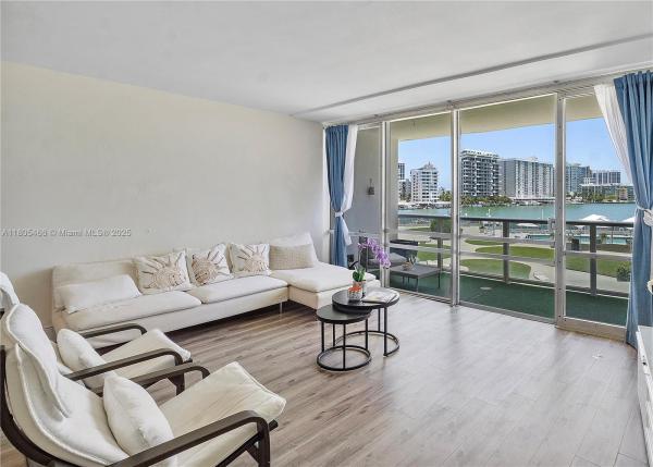 King Cole, 900 Bay Dr #210, Miami Beach, Florida 33141, image 2
