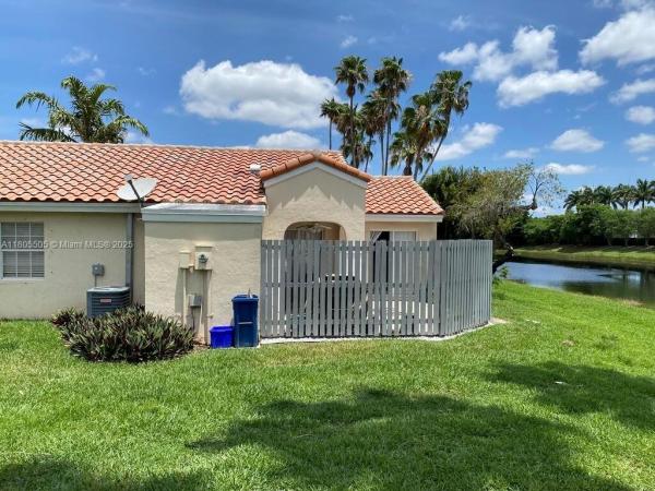 Village Homes At Country Isles, 1510 Springside Dr, Weston, Florida 33326, image 1