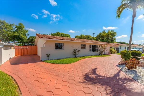 University Park No HOA, 9875 SW 26th Ter, University Park, Florida 33165, image 2