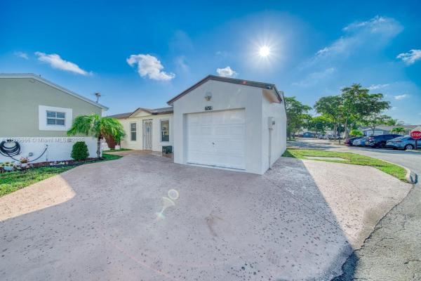 Country Lake Sorbet, 6755 NW 199th St, Hialeah, Florida 33015, image 3