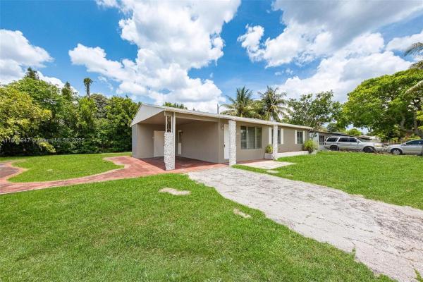Broadview Country Club Estates, 6871 SW 18th St, North Lauderdale, Florida 33068, image 2