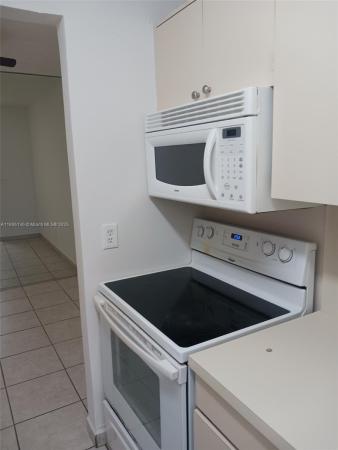 The Fairmont House, 2700 NE 135th St #30, North Miami, Florida 33181, image 1