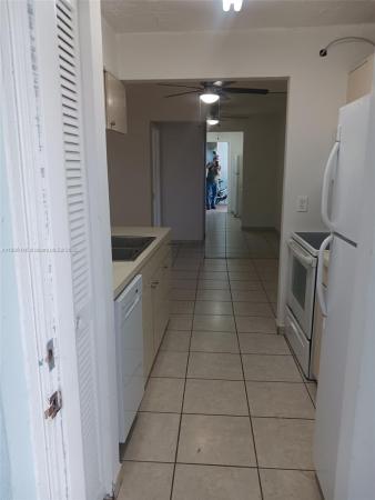 The Fairmont House, 2700 NE 135th St #30, North Miami, Florida 33181, image 2