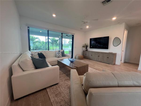 Oak Tree, 2814 Primrose Pl, Oakland Park, Florida 33309, image 1