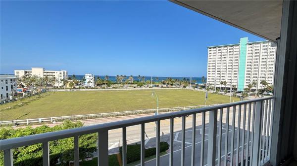 Leisure By The Sea East, 4117 Bougainvilla Dr #508, Lauderdale By The Sea, Florida 33308, image 1
