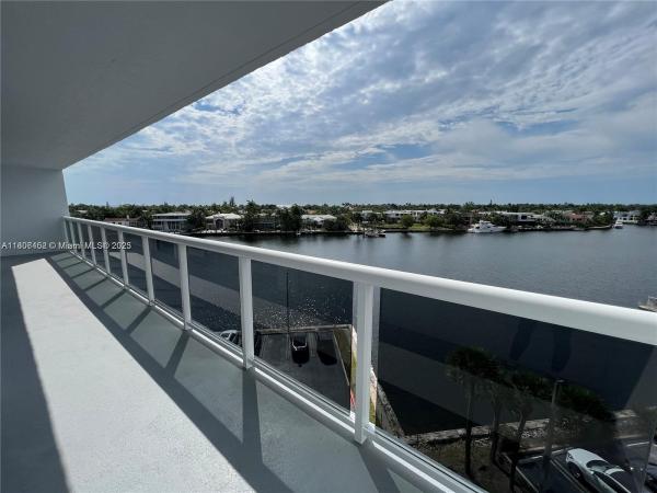 Waterview 2, 20515 E Country Club Dr #645, Aventura, Florida 33180, image 1