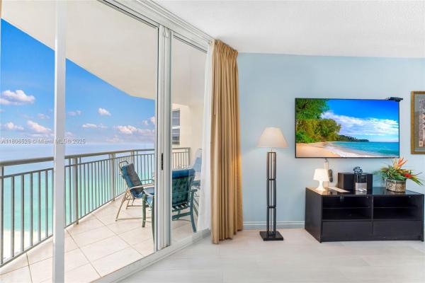 DoubleTree By Hilton Ocean Point Resort & Spa, 17375 Collins Ave #2207, Sunny Isles Beach, Florida 33160, image 1
