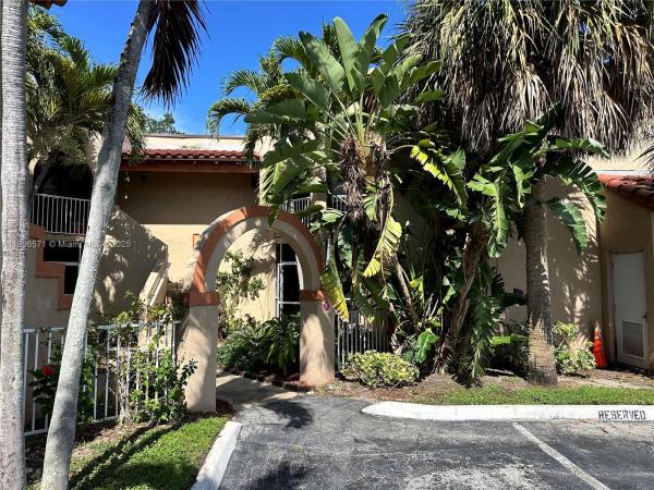 Windmill Lakes, 301 SW 86th Ave #208, Pembroke Pines, Florida 33025, image 1