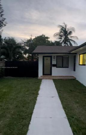 940 SW 78th Pl, Unincorporated Dade County, Florida 33144, image 1
