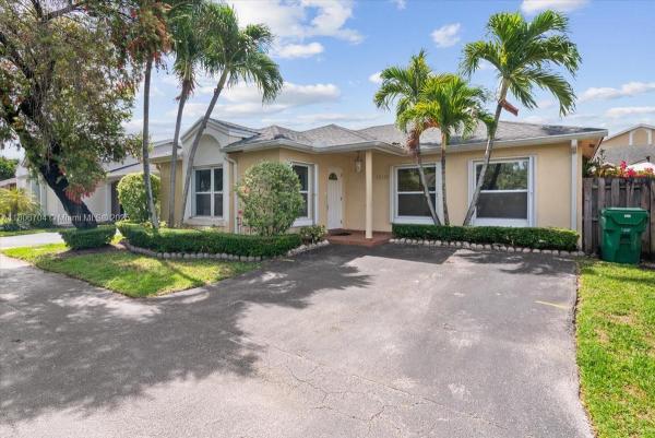Patio Homes Of Doral Pines, 10120 NW 57th St, Doral, Florida 33178, image 1