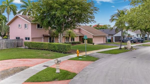 Lindgren Central, 11362 SW 129th Ct, The Crossings, Florida 33186, image 2