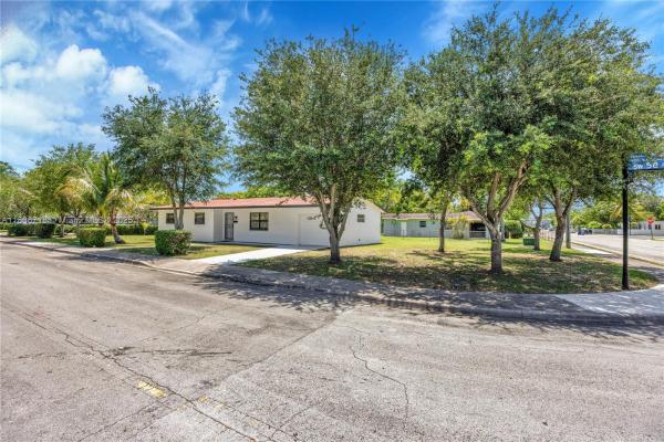 University Gardens, 6250 SW 58th Pl, South Miami, Florida 33143, image 3