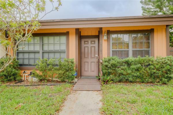 Cedarwoods At Pembroke Lakes, 10181 E Cypress Ct, Pembroke Pines, Florida 33026, image 1