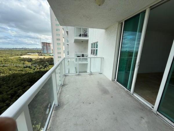One Fifty One At Biscayne, 15051 Royal Oaks Ln #1703, North Miami, Florida 33181, image 3