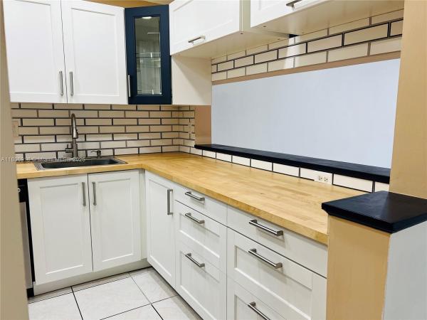 Versailles Gardens, 8000 Fairview Dr #310, Tamarac, Florida 33321, image 1