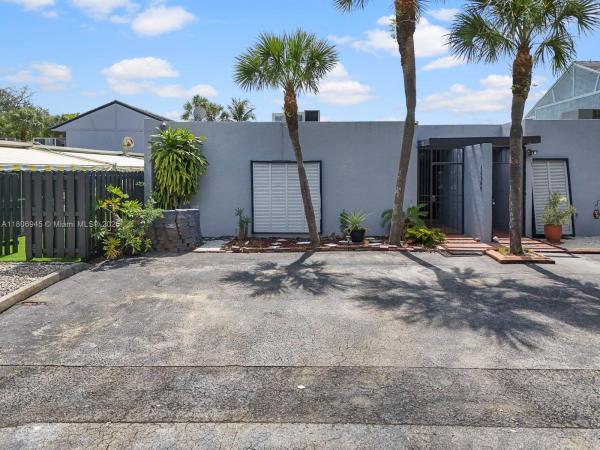 Windmill Gate, 16380 Briar Patch Pl, Miami Lakes, Florida 33014, image 2