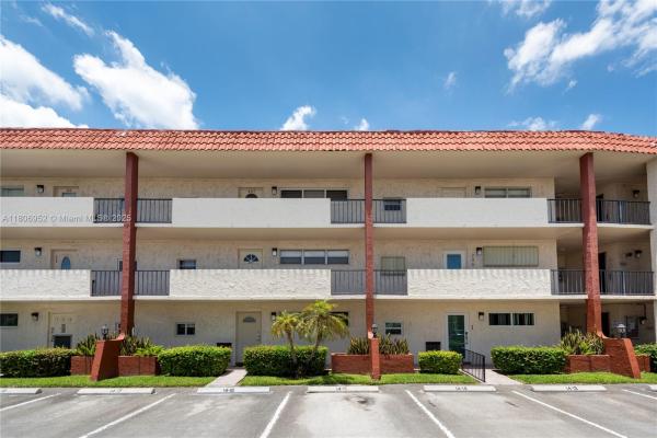 Hollybrook Golf & Tennis Club, 9823 S Hollybrook Lake Dr #105, Pembroke Pines, Florida 33025, image 1