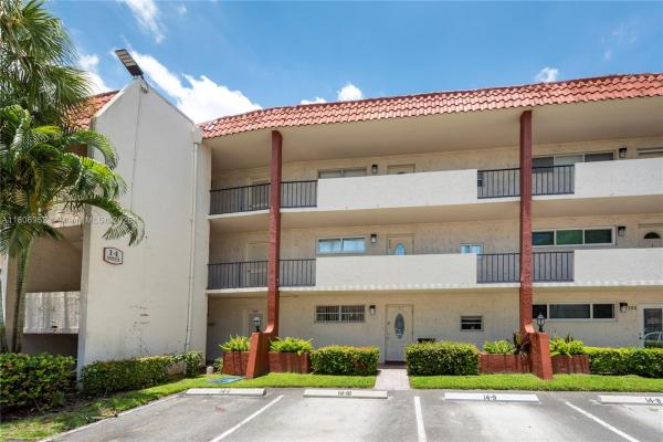 Hollybrook Golf & Tennis Club, 9823 S Hollybrook Lake Dr #105, Pembroke Pines, Florida 33025, image 2