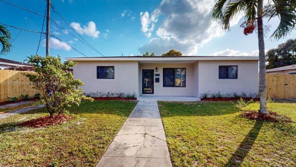 Panuleta Gardens, 830 NE 171st St, North Miami Beach, Florida 33162, image 1