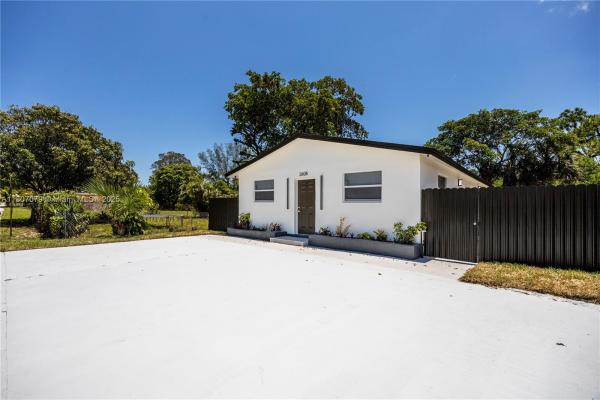 Collier City, 2608 NW 3rd St, Pompano Beach, Florida 33069, image 1