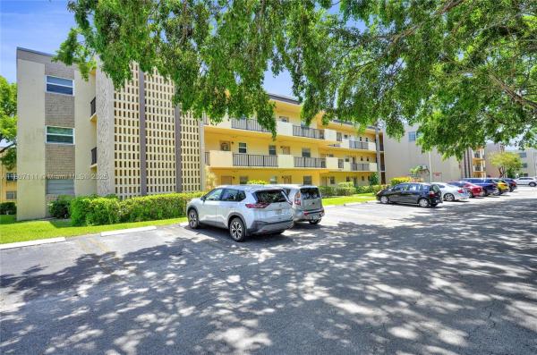 Berkley House Of Carriage Hills, 100 Ashbury Rd #103, Hollywood, Florida 33024, image 3