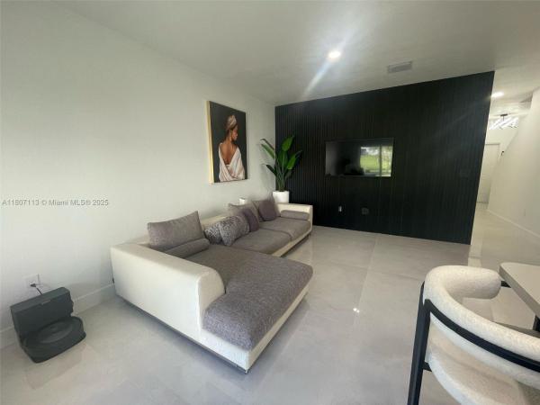 Regal Palm Square, 617 SW 11th St, Florida City, Florida 33034, image 1