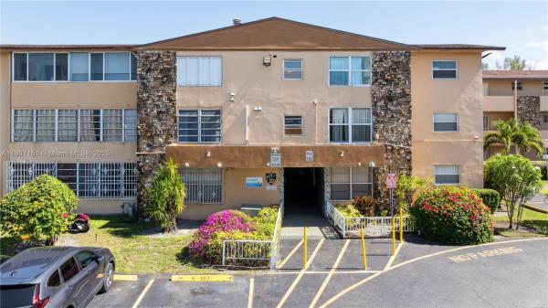 Palm Springs Gardens, 140 Royal Palm Rd #314-4, Hialeah Gardens, Florida 33016, image 1