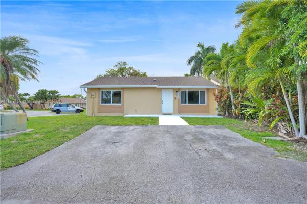 Westwind Lakes Townhouses, 6933 SW 152nd Ct, Kendall West, Florida 33193, image 2