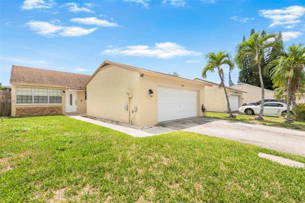 1356 Pelican Ct, Unincorporated Dade County, Florida 33035, image 1