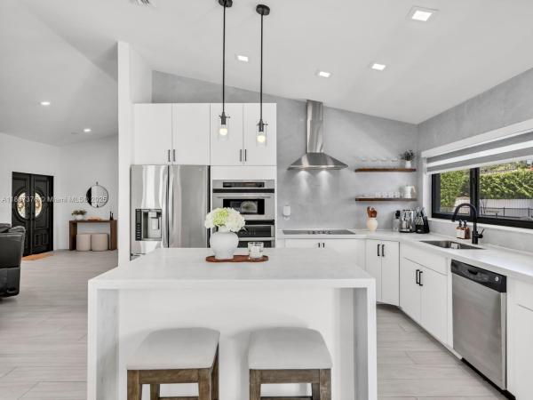Royal Lakes, 8425 NW 165th Ter, Miami Lakes, Florida 33016, image 2