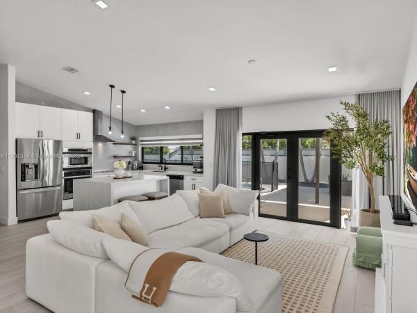 Royal Lakes, 8425 NW 165th Ter, Miami Lakes, Florida 33016, image 3
