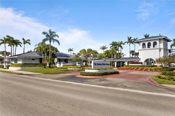 17320 NW 66th Pl, Hialeah, Florida 33015, image 1