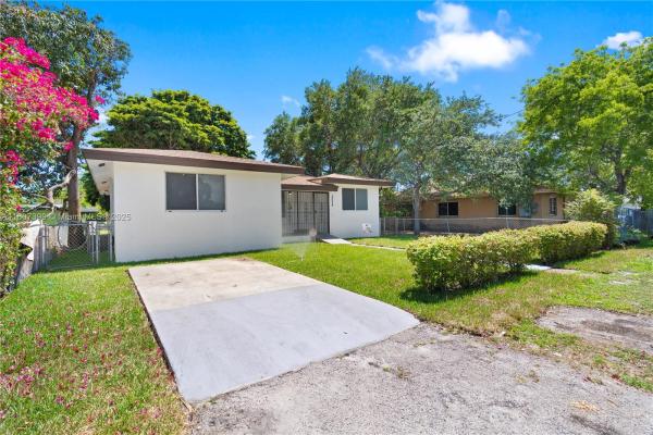 Para Villa Heights, 2034 NW 69th Ter, Gladeview, Florida 33147, image 2