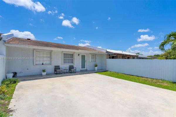 Royale Green, 12946 SW 47th Ter, Kendale Lakes, Florida 33175, image 2