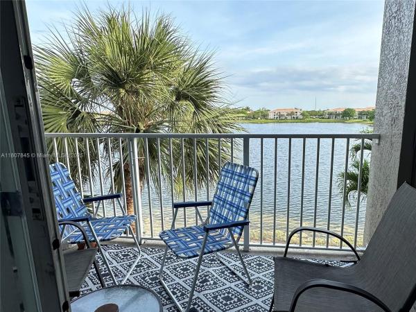 Evergreen Lakes, 5031 Wiles Rd #304, Coconut Creek, Florida 33073, image 1