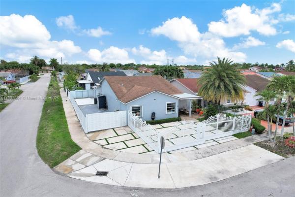 1619 SW 138th Ave, Unincorporated Dade County, Florida 33175, image 2