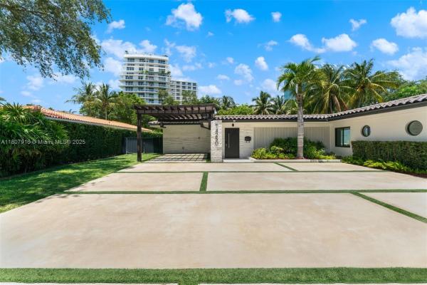 Bay Point, 4250 Bay Point Rd, Miami, Florida 33137, image 1