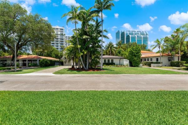 Bay Point, 4250 Bay Point Rd, Miami, Florida 33137, image 2