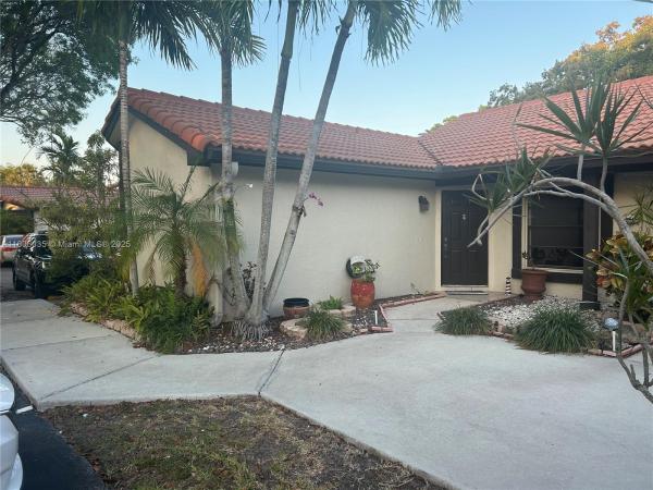 Village Homes At Lakes Of The Meadow, 15210 SW 48th Ter #H-83, Kendall West, Florida 33185, image 3