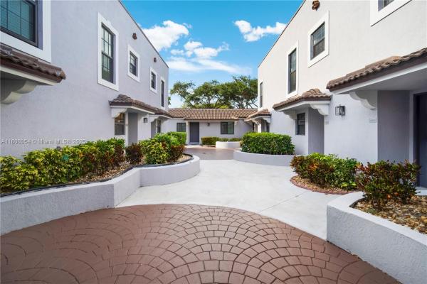 The Provinces Of Pierpointe At Pembroke Lakes, 11604 NW 11th St, Pembroke Pines, Florida 33026, image 2